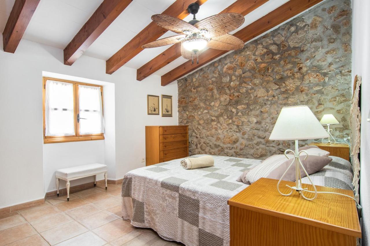 Ferienhaus Fabulous Rural House With Views To The Mountains With Swimming Pool